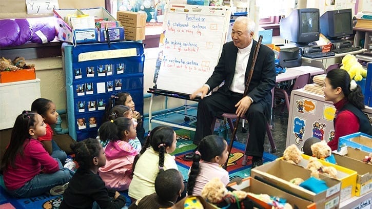 Ilchi Lee with elementary school students at a Bronx school