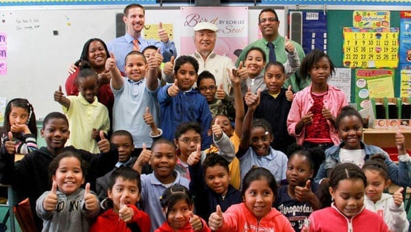 Ilchi Lee with students at Bronx elementary school