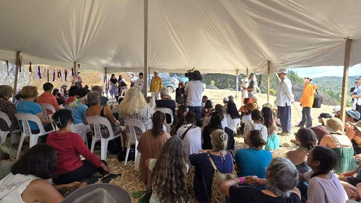 Ilchi Lee giving opening ceremony thanks