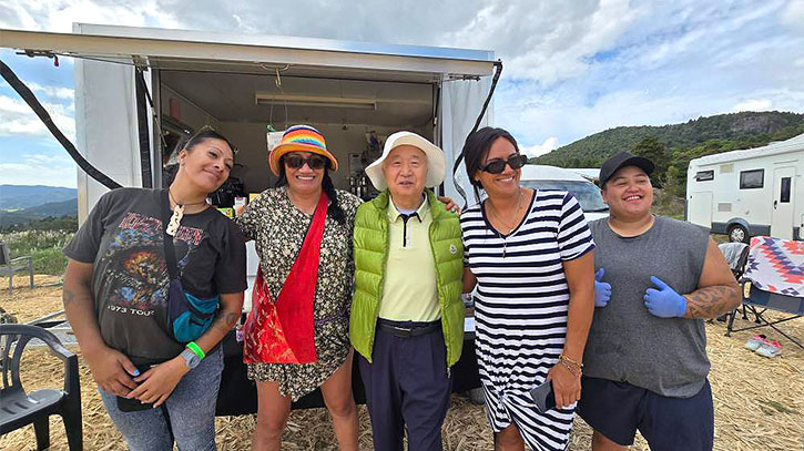 Ilchi Lee meeting with Forest Healing Festival vendors