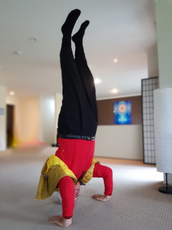 Ilchi Lee doing a handstand